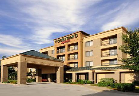 Courtyard Dallas Richardson at Campbell