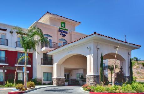 Holiday Inn Express Hotel & Suites LAKE ELSINORE