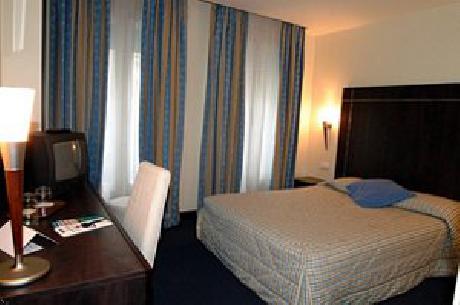 Quality Hotel Opera Saint Lazare