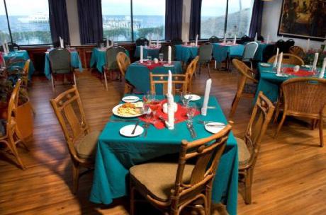 Radisson Fort George Hotel and Marina