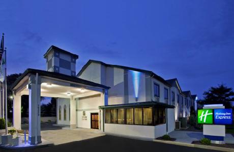 Holiday Inn Express CLEVELAND AIRPORT - BROOK PARK