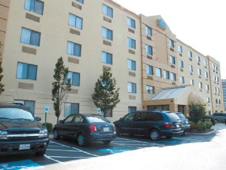 La Quinta Inn and Suites Baltimore BWI Airport