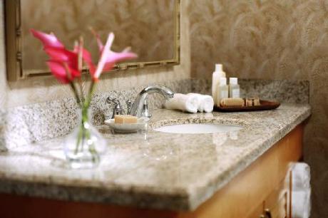 Embassy Stes  Waikiki Bch Walk