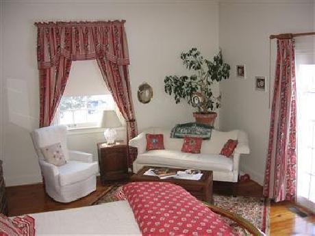 Abner Adams House B & B