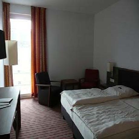 Novina hotel tillypark