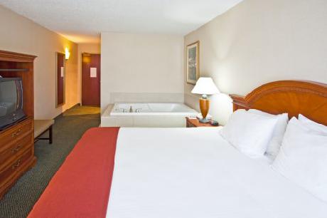 Holiday Inn Express Hotel & Suites WATERFORD