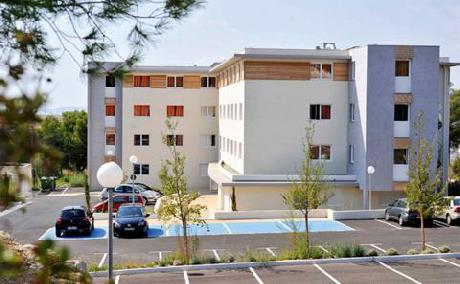 PARK AND SUITES VITROLLES