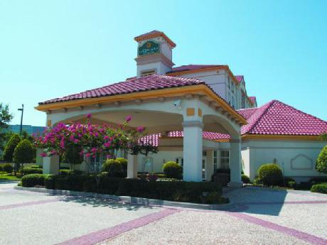 La Quinta Inn & Suites Dallas North Central