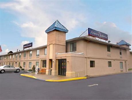 Howard Johnson Inn and Suites - Dorney Park