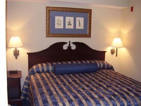 PATRICK HENRY SQUARE