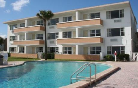 Driftwood Beach Resort