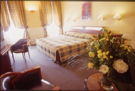 B4 LYON  GRAND HOTEL