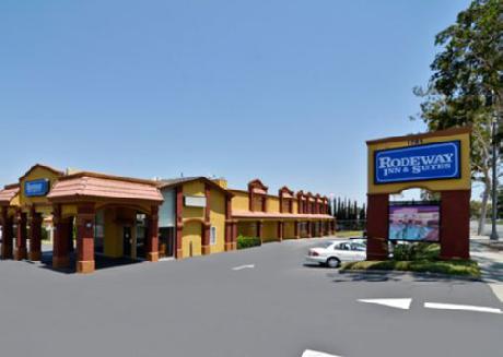Rodeway Inn & Suites Corona