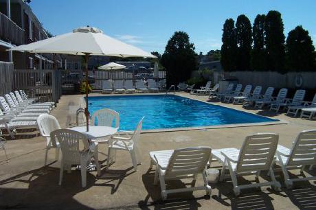 Holiday Hill Motor Inn