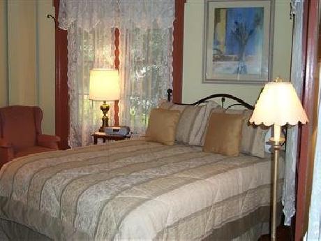 One Centre Street Inn