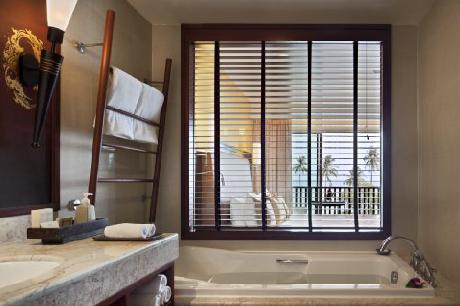 Radisson Blu Plaza Resort Phuket Panwa Beach