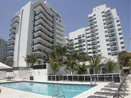 Churchill Suites Crown Miami Beach
