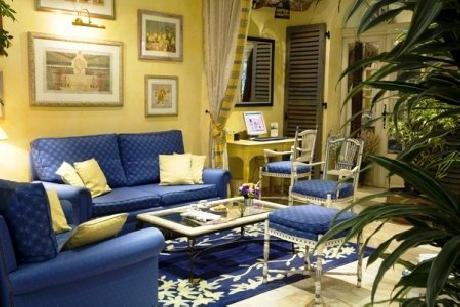 INTER-HOTEL DAUMESNIL-VINCENNES