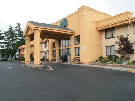 La Quinta Inn and Suites Wayne