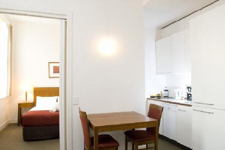 Metro Apartments on Bank Place