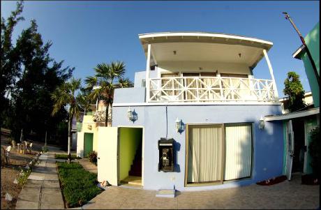 CORAL HARBOR BEACH HOUSE AND VILLAS