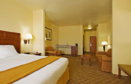 Holiday Inn Express Hotel & Suites LEVELLAND