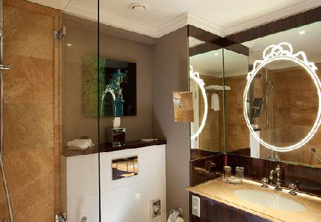 Renaissance Paris Le Parc Trocadero Hotel