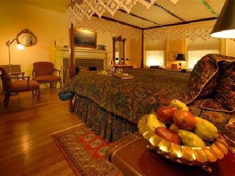 Southmoreland on the Plaza