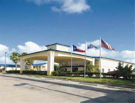 Days Inn and Suites Winnie