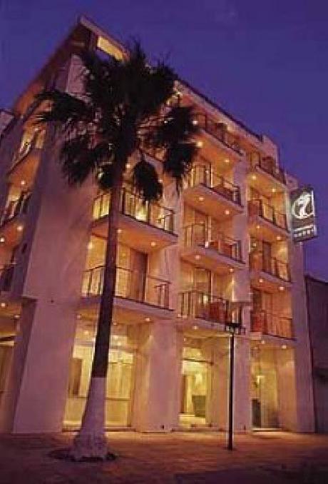 Seven Crown Malecon La Paz