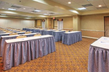 Holiday Inn Express Hotel & Suites ALBUQUERQUE MIDTOWN