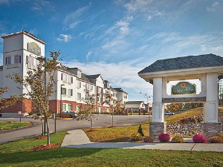 La Quinta Inn & Suites Stonington