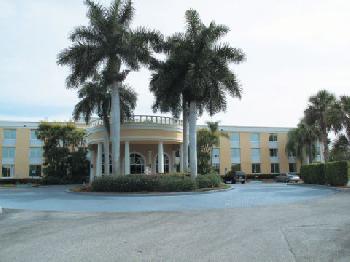 La Quinta Inn & Suites Naples Downtown