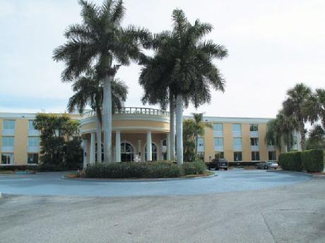 La Quinta Inn & Suites Naples Downtown