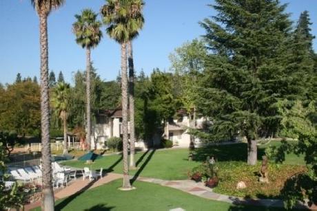 Los Gatos Lodge