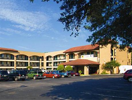 Super 8 Austin University/Dtwn