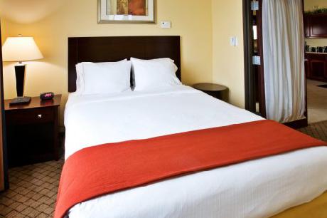 Holiday Inn Express Hotel & Suites NEW BOSTON