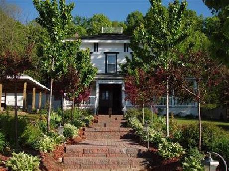 La Belle de la Riviere  (The B