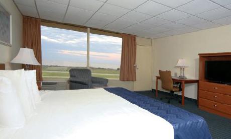 Oceanside Inn and Suites