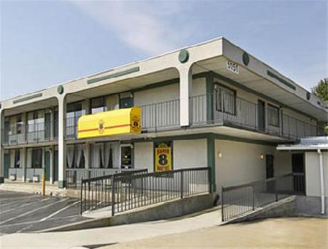 Super 8 Camp Springs/Andrews AFB DC Area