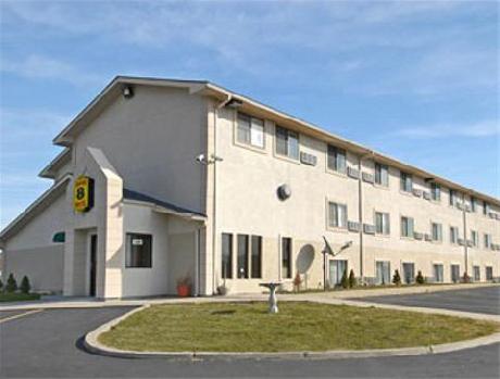 Super 8 Kansas City KCI Airport