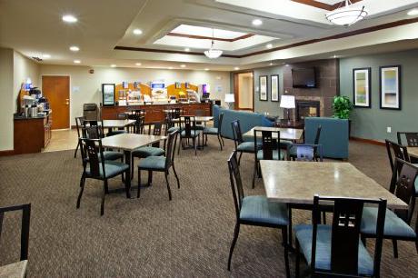 Holiday Inn Express Hotel & Suites RIPLEY