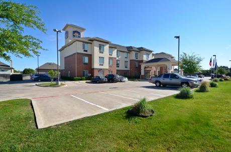 BEST WESTERN PLUS Lake Dallas Inn & Suites