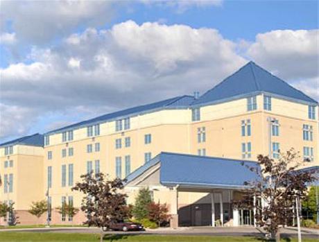 Ramada Geneva Lakefront