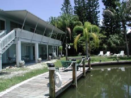 Hidden Harbor Suites