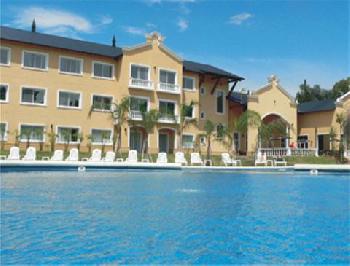 Howard Johnson Resort Pilar