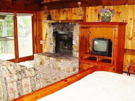 Archers Mountain Inn and Luxury Cabins