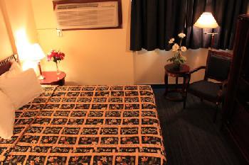 Econo Lodge Causeway Bay