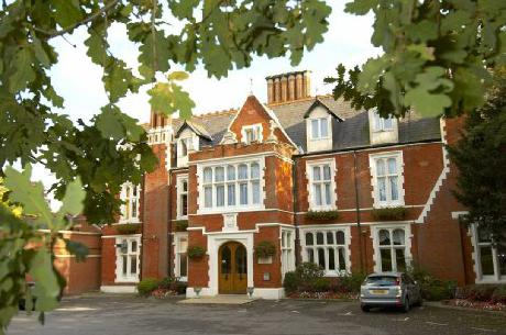 BRACKNELL ST ANNES MANOR HILTON