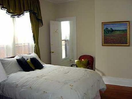 Hannibal Garden House Bed and